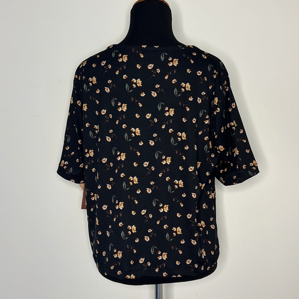 Conrado Black Floral Ribbed Tee Top S — image 6 of 8